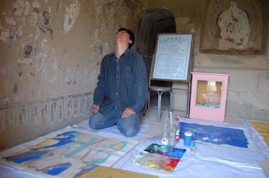 2011 王雷在克孜尔石窟临摹